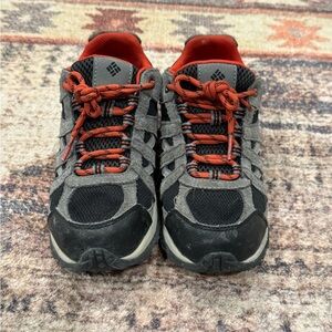 Columbia kids's Black and Red Hiking Shoes